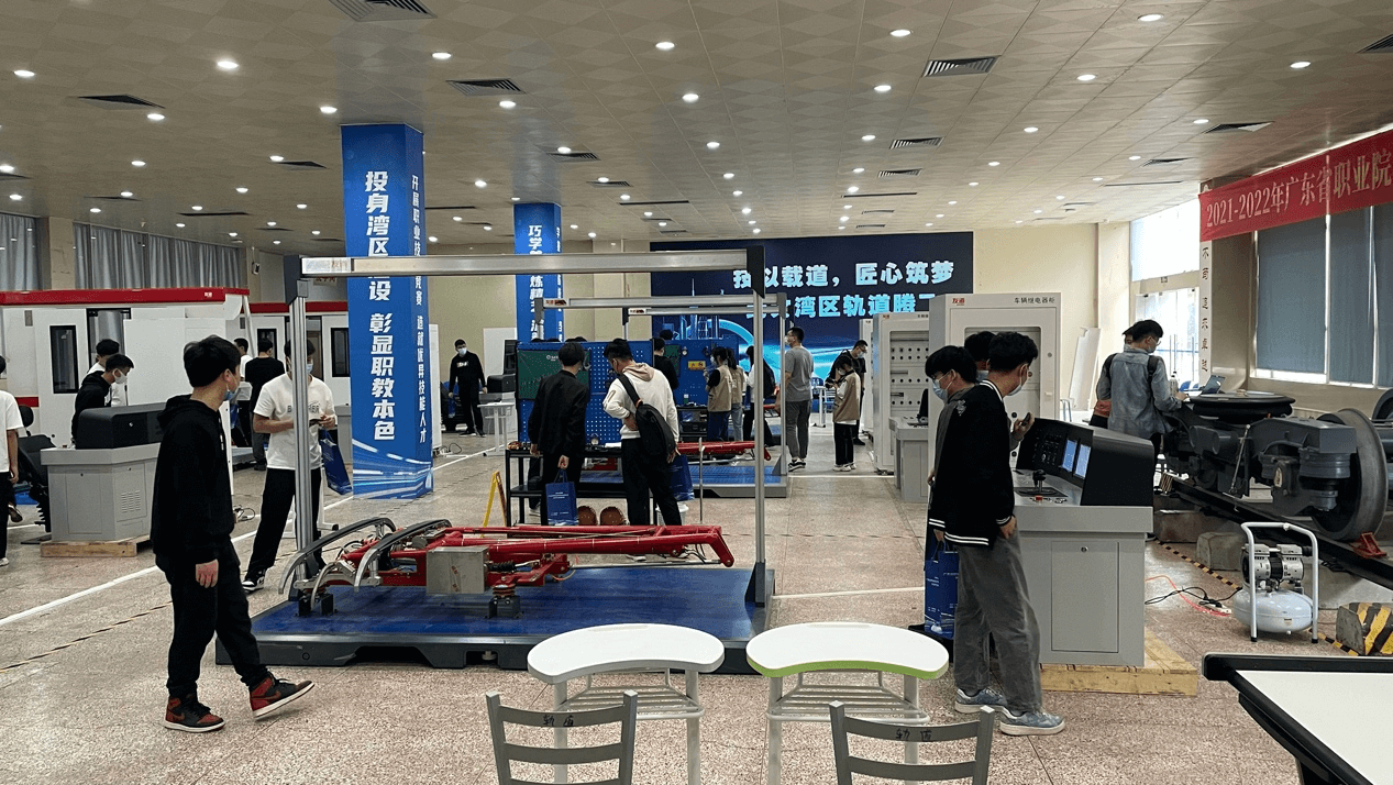 參賽選手參觀競賽場地