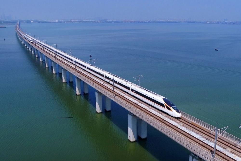 巨龍乘風(fēng)——“數(shù)說”中國標(biāo)準(zhǔn)動車組十年